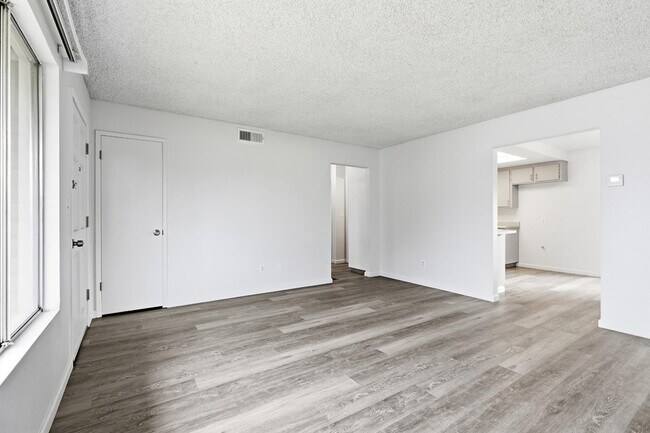 Building Photo - 1504 Rose Ave