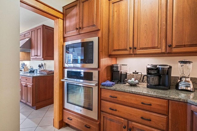 Building Photo - 20 Yellow Birch Cir