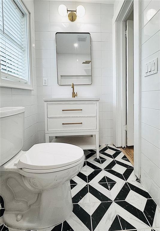 Building Photo - 38 Delmont Dr NE