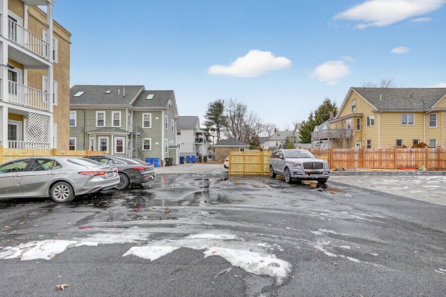 Building Photo - 151 Belmont St