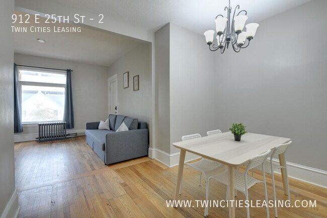 Building Photo - 912 E 25th St