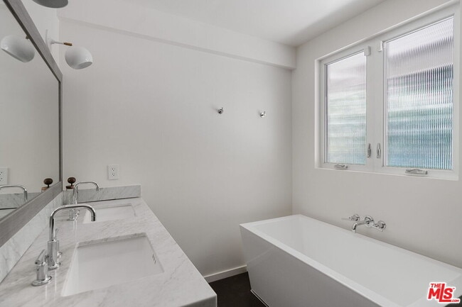 Building Photo - 7819 Torreyson Dr
