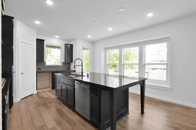 Building Photo - 109 Morning Nook Ct