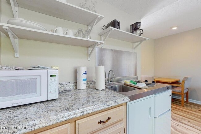 Building Photo - 661 Harrison Ferry Rd