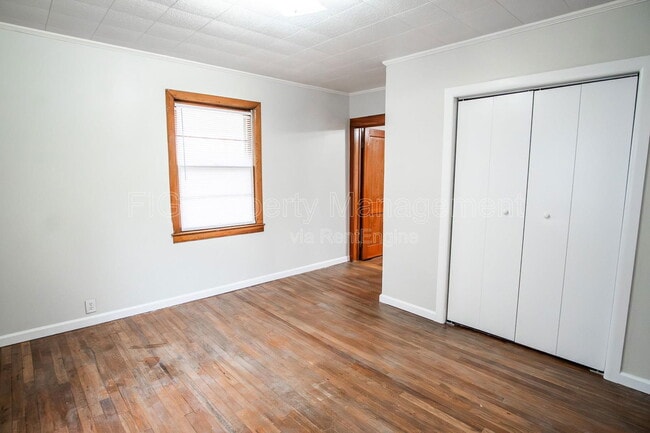 Building Photo - 521 N Chamberlain Ave