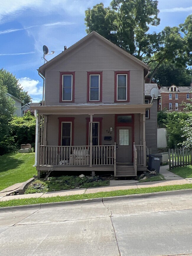 Building Photo - 582 Loras Blvd