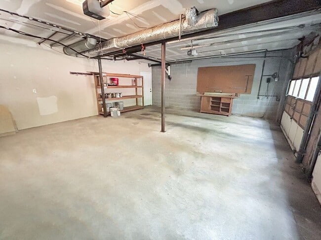 Building Photo - 2491 Annandale Dr