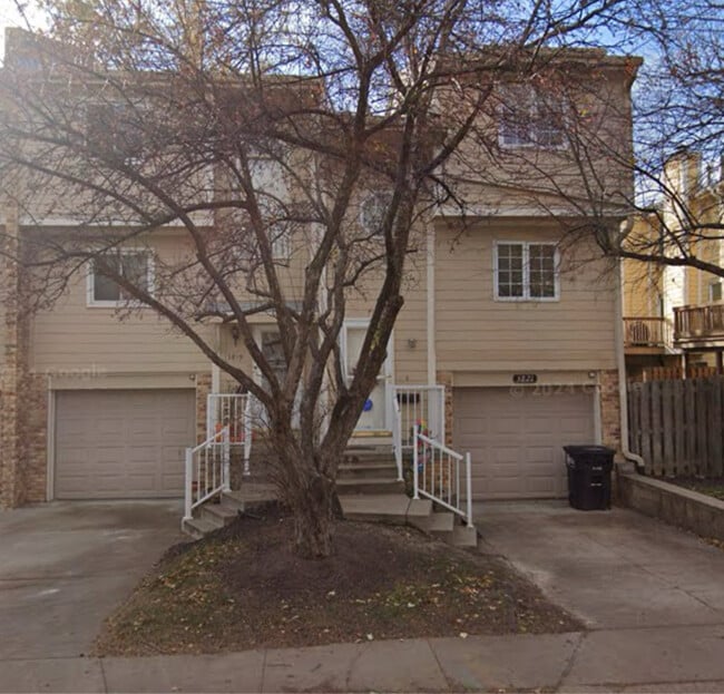 Building Photo - 3821 Davenport St