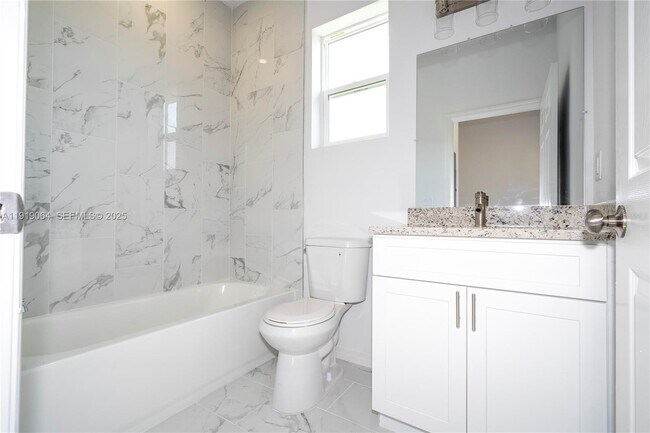 Building Photo - 835 Colville Dr