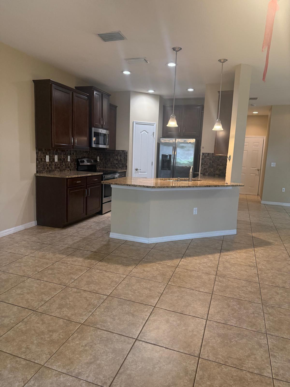 Building Photo - 7001 Interbay Blvd