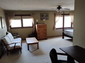 Building Photo - 1545 S Stone Dr