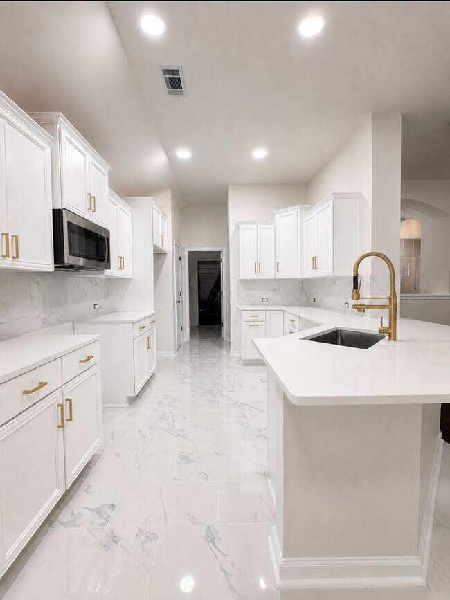 Building Photo - 705 Evanwood Dr