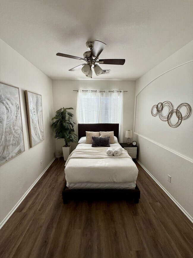 Building Photo - 2372 E Sequoia Dr