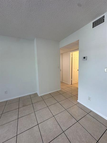 Building Photo - 5961 SW 41st St