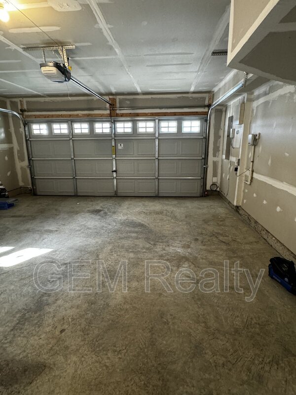 Building Photo - 1853 Sag Harbor Ln