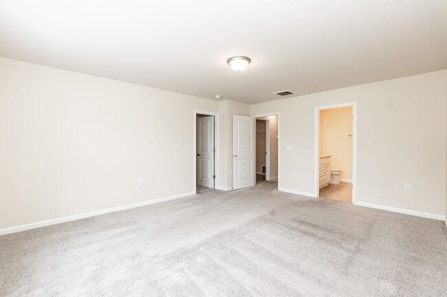 Building Photo - Three Bedroom Home