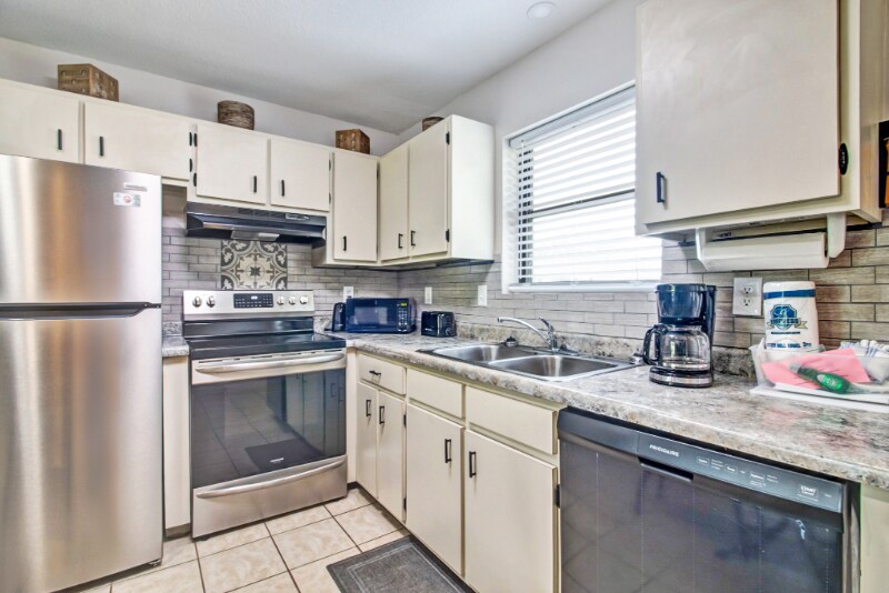 Building Photo - 8005 Cherokee Trail