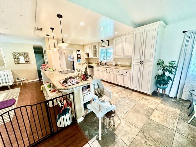 Building Photo - Gorgeous 4/3 Country Estate with 2000sf Barn