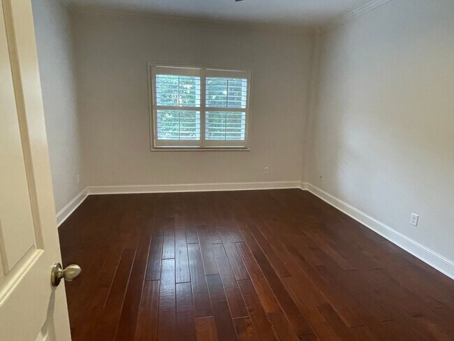 Building Photo - 1BD/1BA Condo located in The Monarch