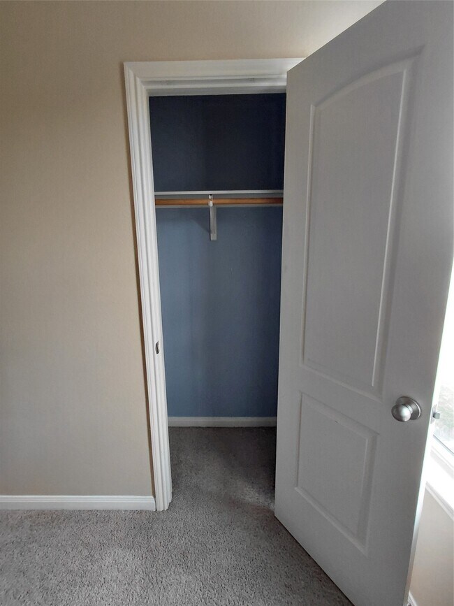 Building Photo - 8902 Stagewood Dr