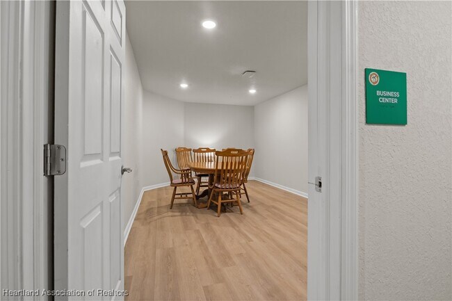 Building Photo - 260 Spanish Moss Cir