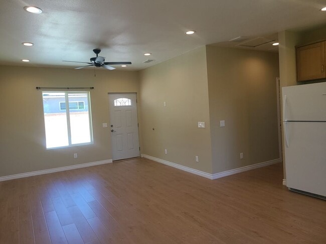 Building Photo - 972 Karesh Ave