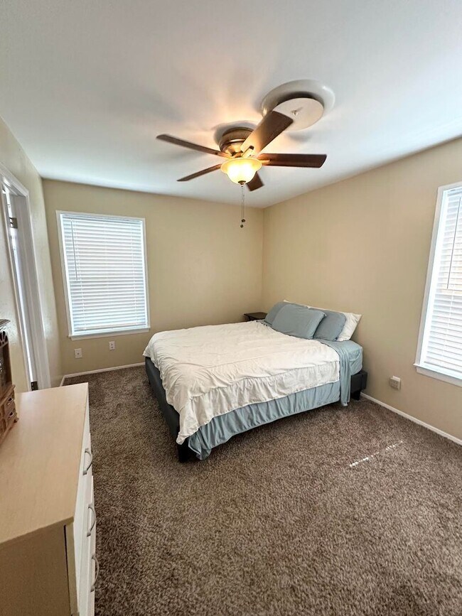 Building Photo - 3 Bed 1.5 Bath Ready to Rent!