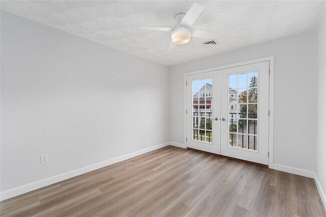 Building Photo - 47 Windsor Rd