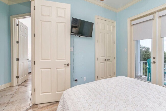 Building Photo - 6727 Kiva Way