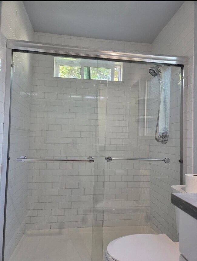 Building Photo - QUAINT ADU