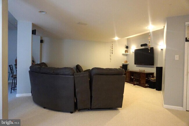 Building Photo - 331 Quail Dr N