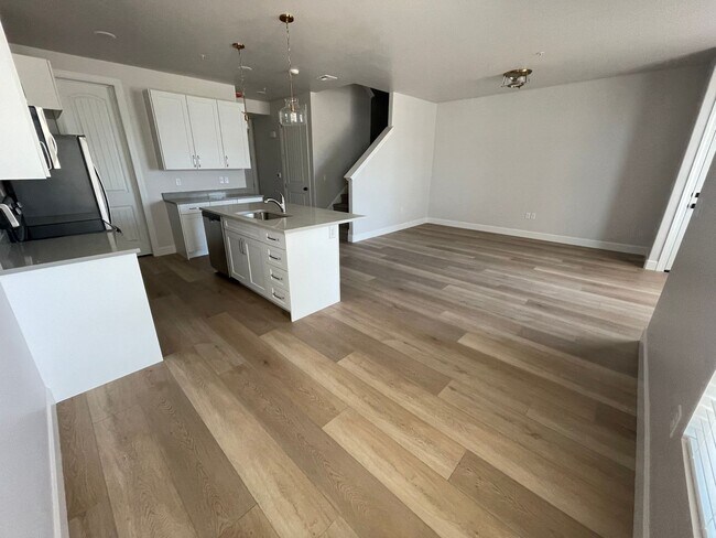 Building Photo - Italian Villages | 3-Bedroom Townhome