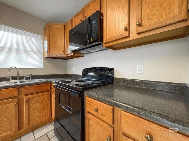 Building Photo - 5652 Dee St