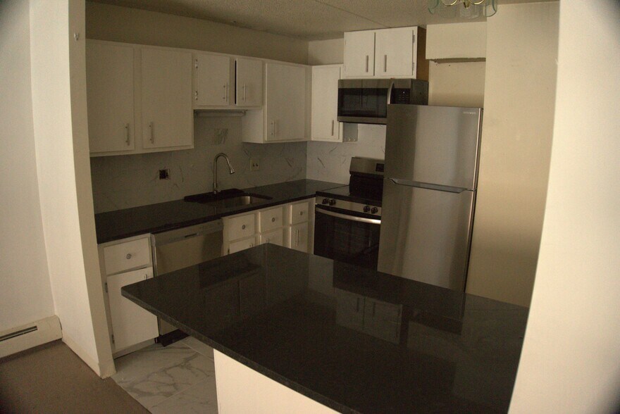 Building Photo - 80 N Warren St