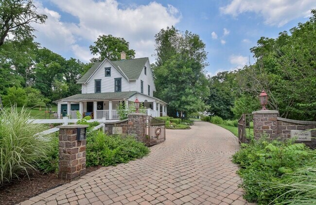 3 Bedroom Farm House - 6N201 Denker Rd