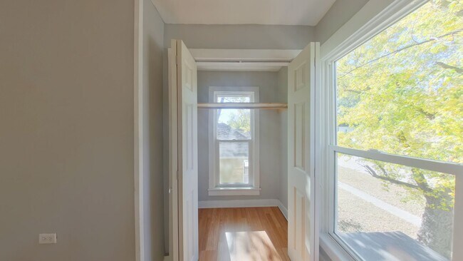 Building Photo - 3 Bedroom Home