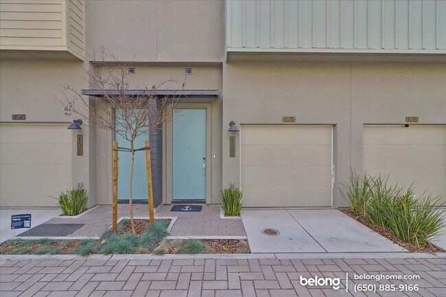 Primary Photo - 105 Uptown Cir