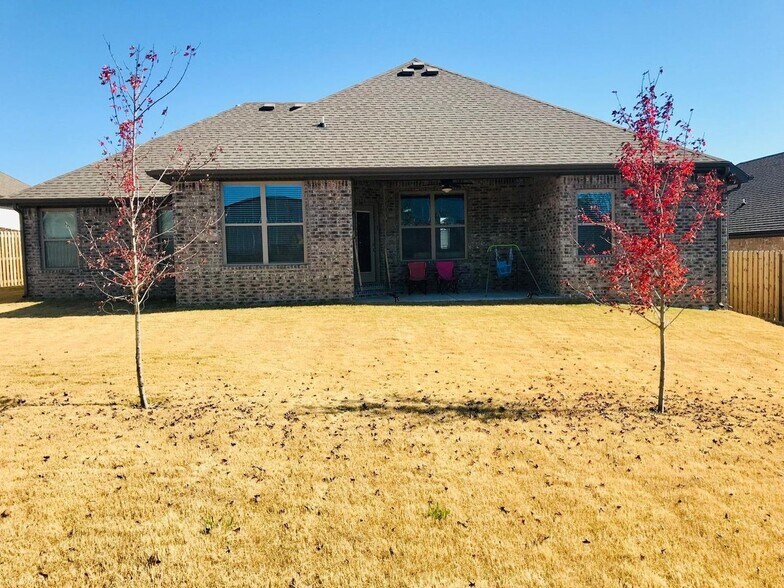 Building Photo - 1224 Bradley St