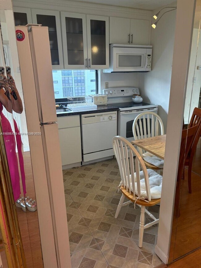 Building Photo - 17011 N Bay Rd