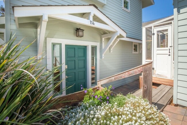 Building Photo - 114 Fairbanks St