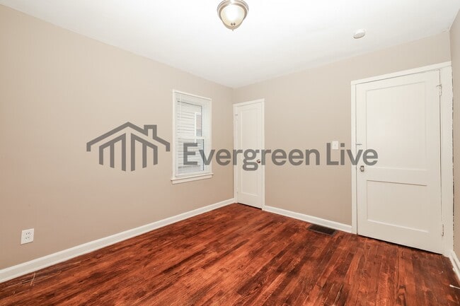 Building Photo - 4263 Woodcliffe Ave