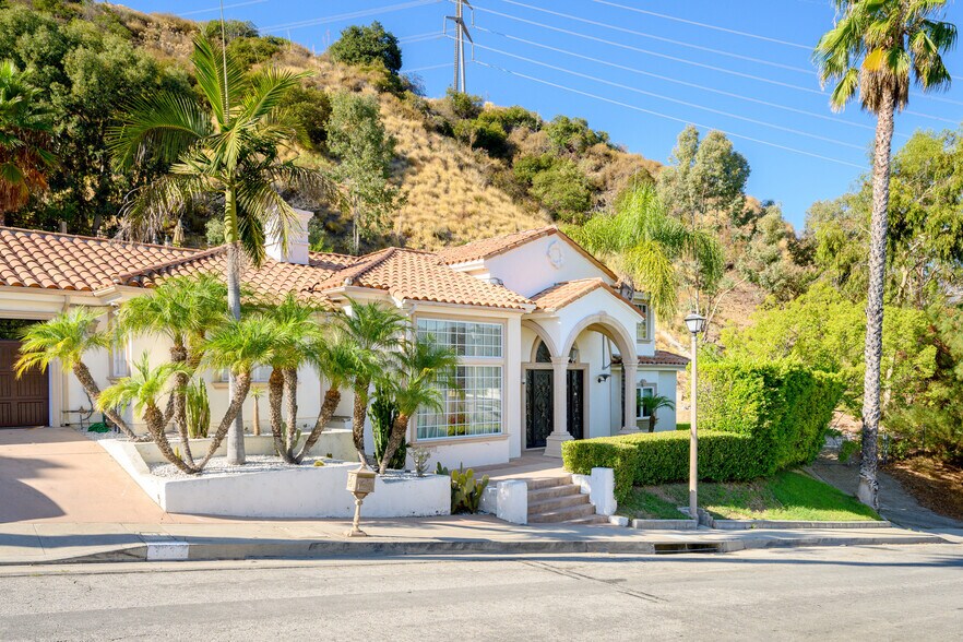 Building Photo - 3331 Oakmont View Dr