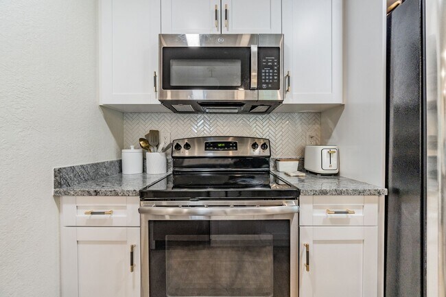 Building Photo - 1813 Chinaberry Dr