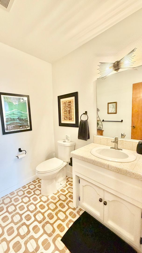 Building Photo - Beautifully Furnished & Appointed, Shorter Term Rental in the Peaceful Gird Valley area of Fallbr...