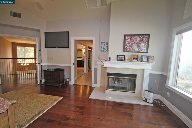 Building Photo - 243 Viewpoint Dr