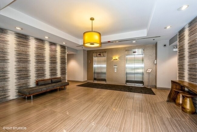 Building Photo - 330 N Jefferson St