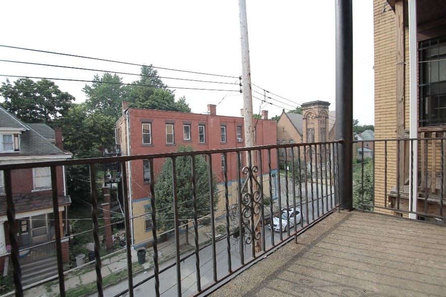 Building Photo - 405 Peebles St