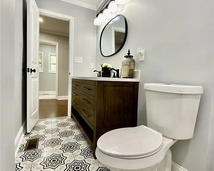 Building Photo - 2736 Holloway St