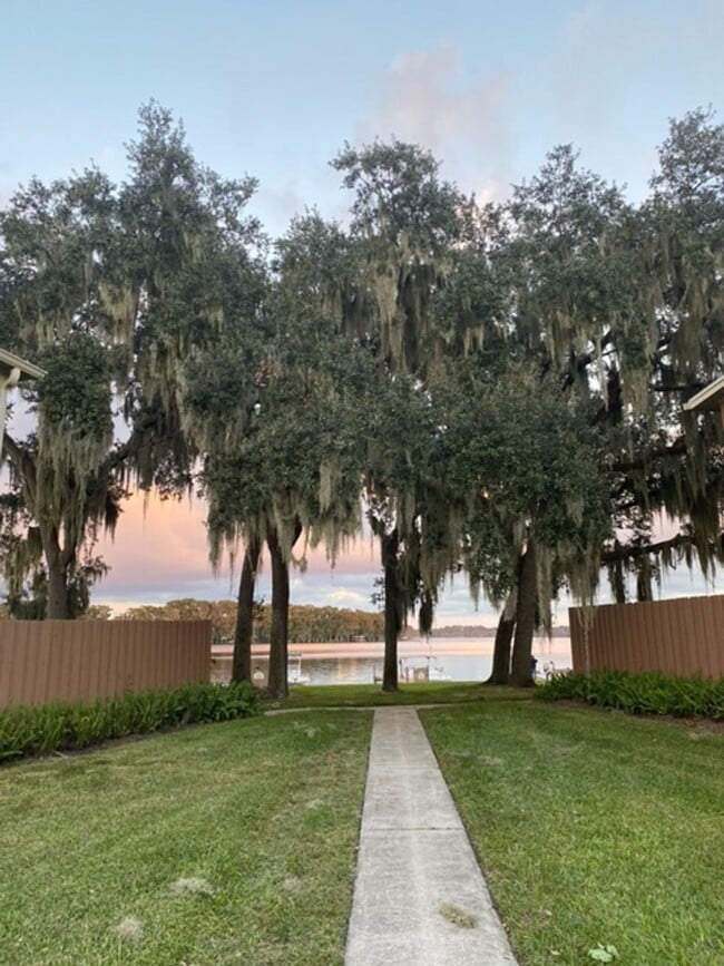 Building Photo - FREE 1ST MONTH RENT Studio Condo on Lake Howell With Boat Launch Lake Access & Pool!