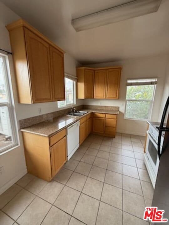 Building Photo - 123 Benton Wy